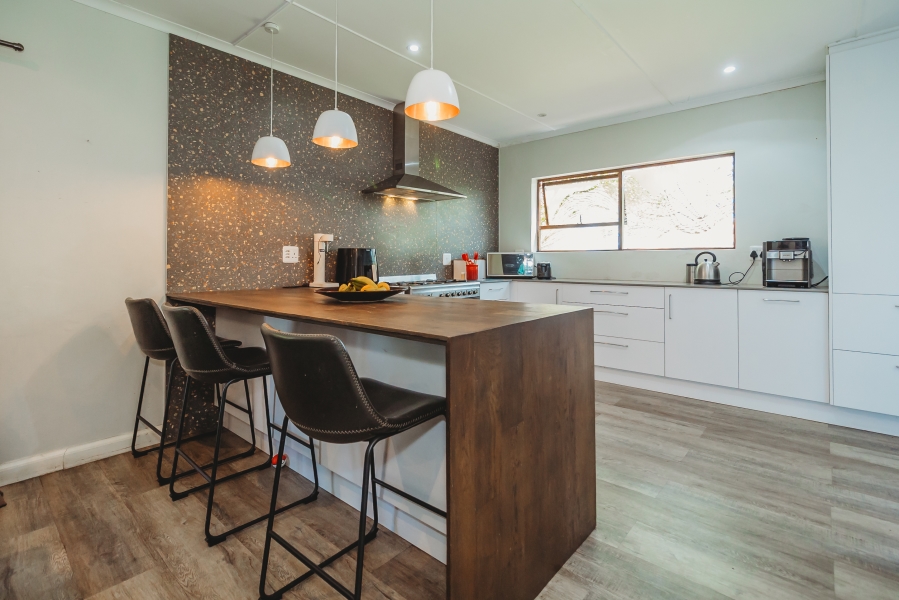 4 Bedroom Property for Sale in Loerie Park Western Cape